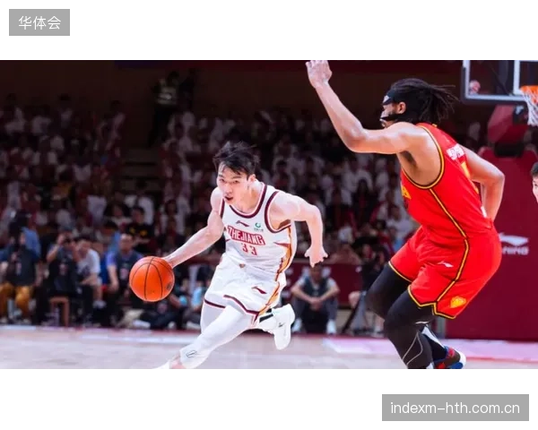 萨林杰统治禁区，其二次进攻能力为深圳队创造得分机会